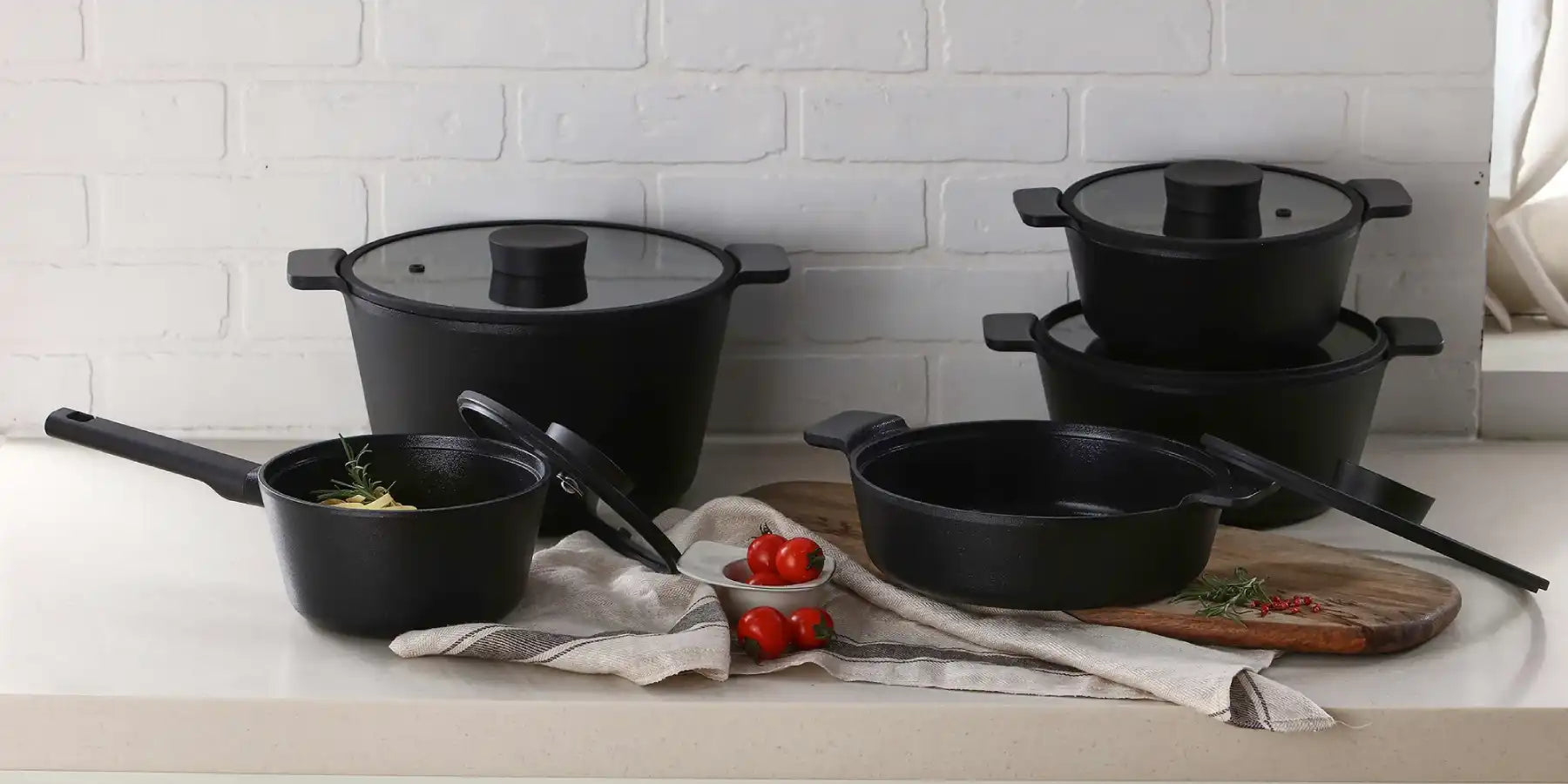 Factory Wholesale Premium Dutch Oven Set 8pcs Cast Iron Cooking Pot and Pans  Enamel Cookware Pots Enamel Cast Iron Cookware Set
